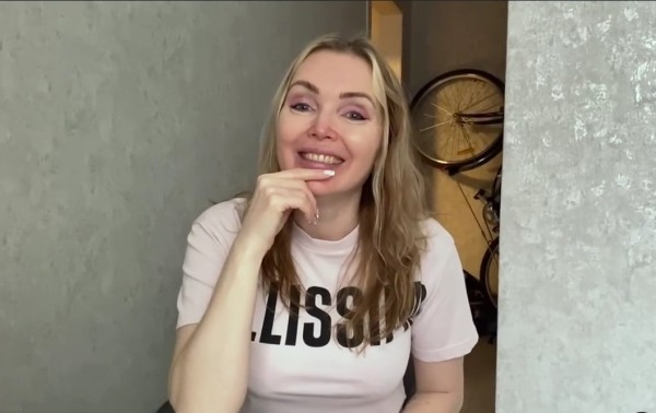 Мамочка оказалась с сыном своей лучшей подруги и охотно отдалась ему!