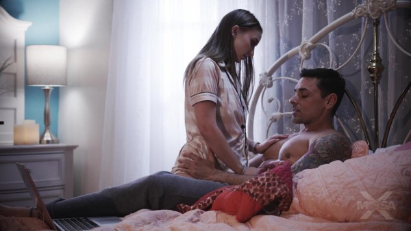 Я люблю смотреть порно и на большие хуи в порнухе, но твой хуй лучше, правда, папа?